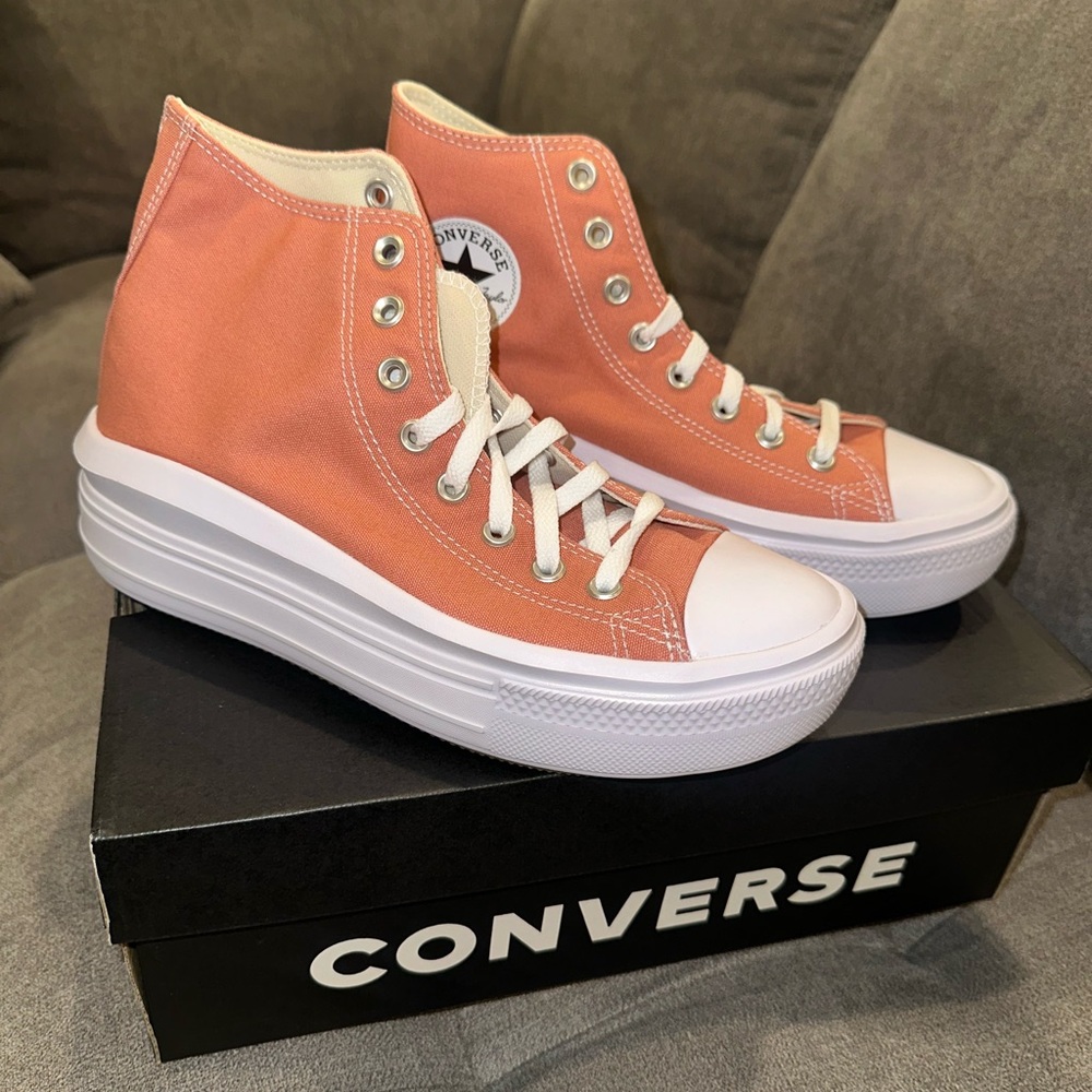Never worn pink converse platform
